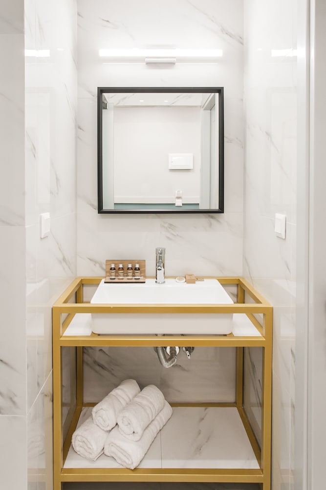 Step One - Luxury Suites right in the heart of Acropolis next to metro station