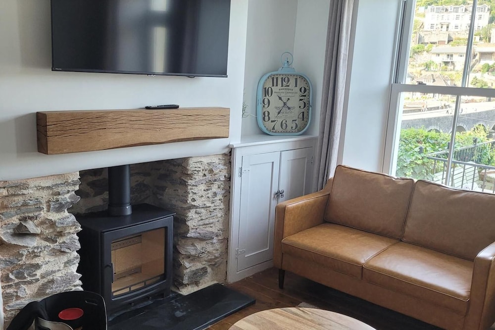Seaside Escape at Looe Cottage