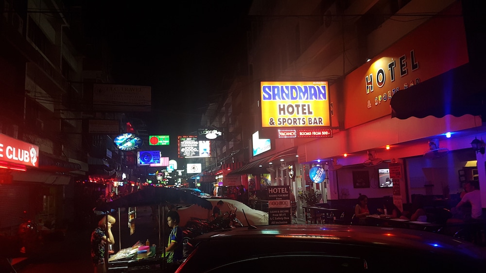 Sandman hotel and Sports bar