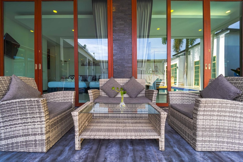 Beautiful 4-Bedroom Pool Villa BL9