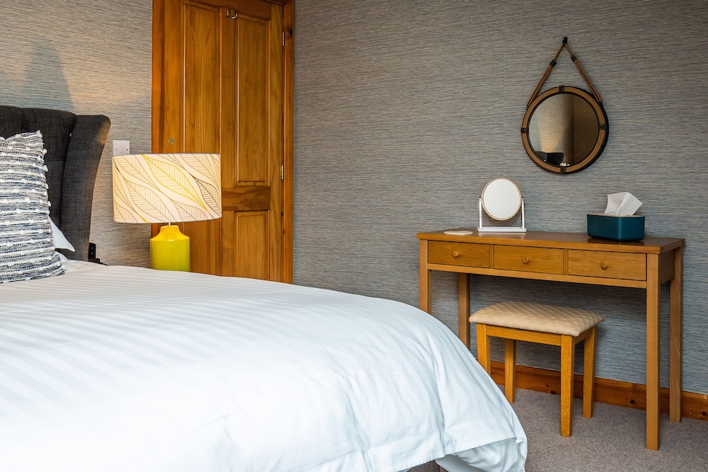 Broadleaf Lodge