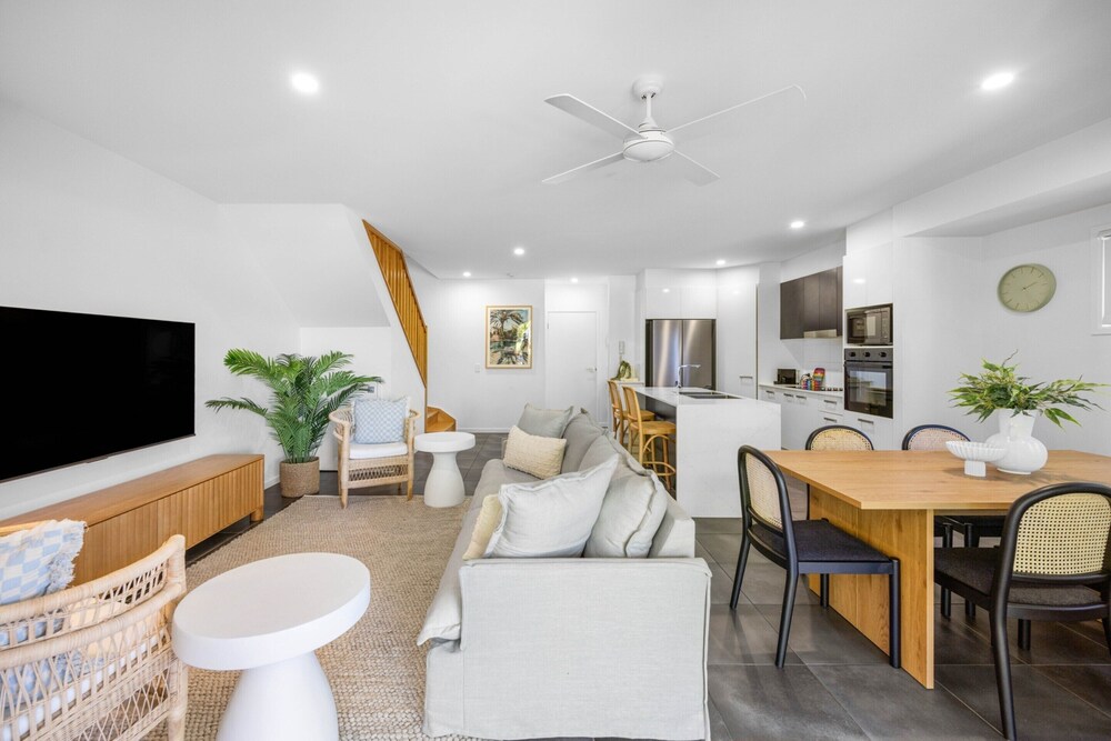 Bright 3-bed Home With Private Courtyard
