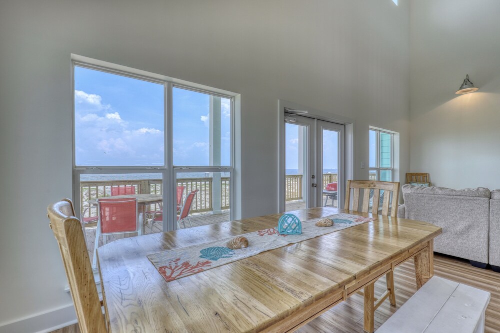 Salty Seahorse - Waterfront! Pet Friendly! Game Room, Pool Table, Beautiful Views - Room For The Whole Family 4 Bedroom Home by RedAwning view 5