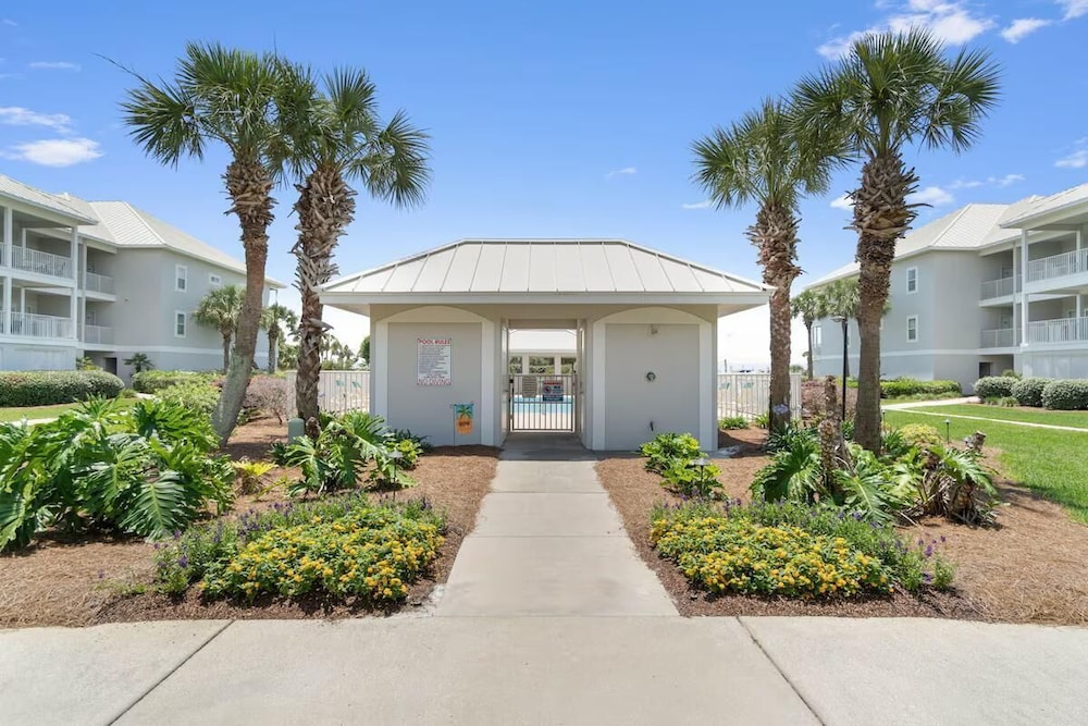 Pavilion Palms 205b