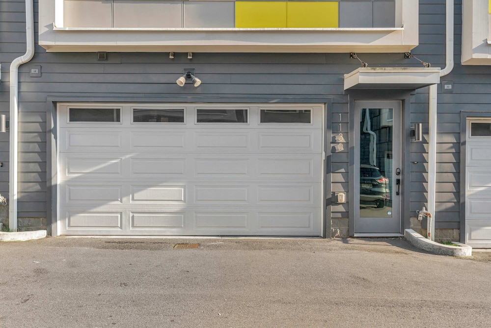 Rooftop Deck 2 Car Garage Near Downtown Nashville