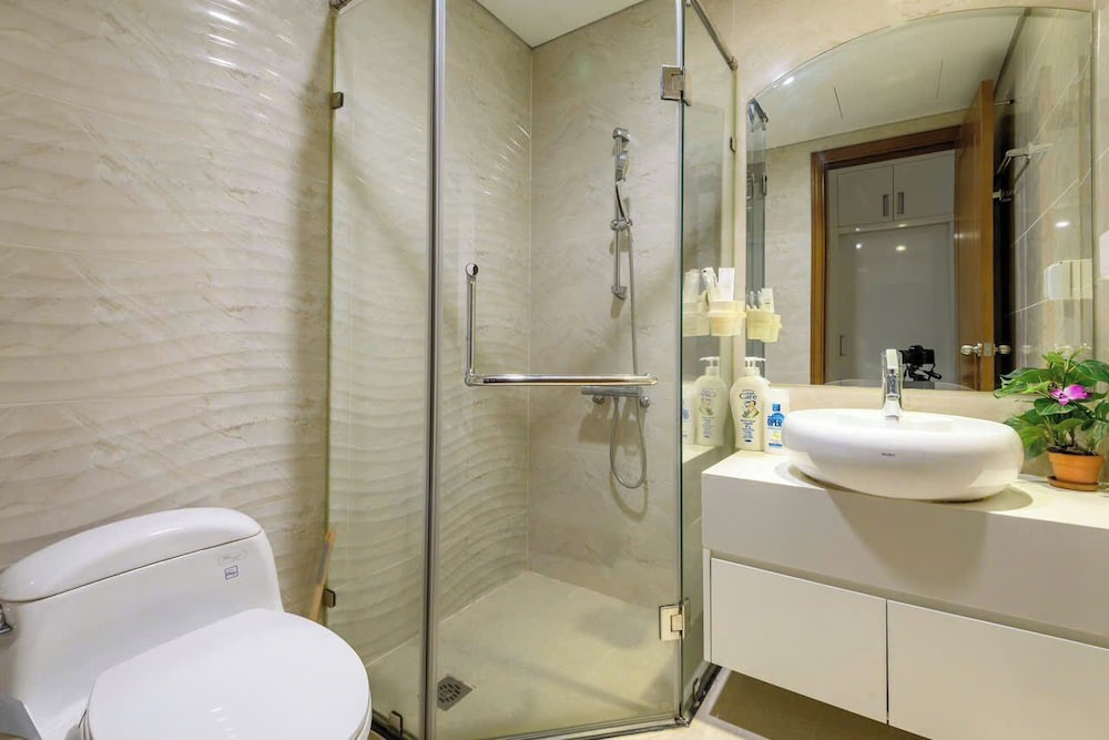 Apartment Landmark 81 by Urban Home