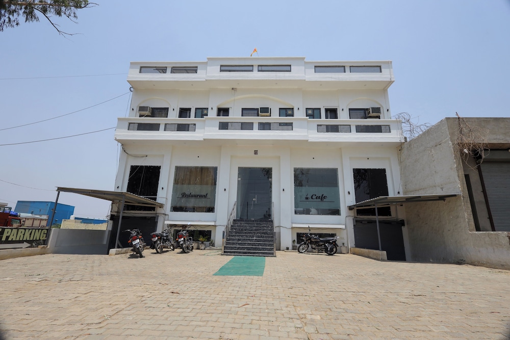 Sapphire Hotel & Banquet
