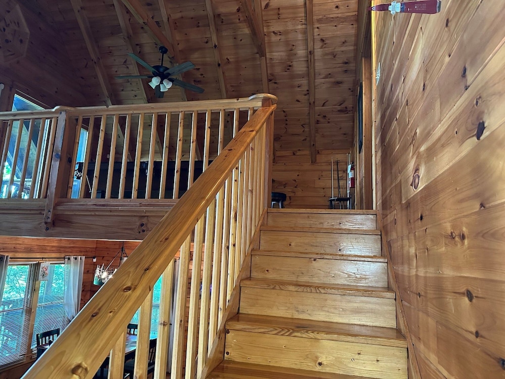Chillin N Grillin 2 Bedroom Cabin