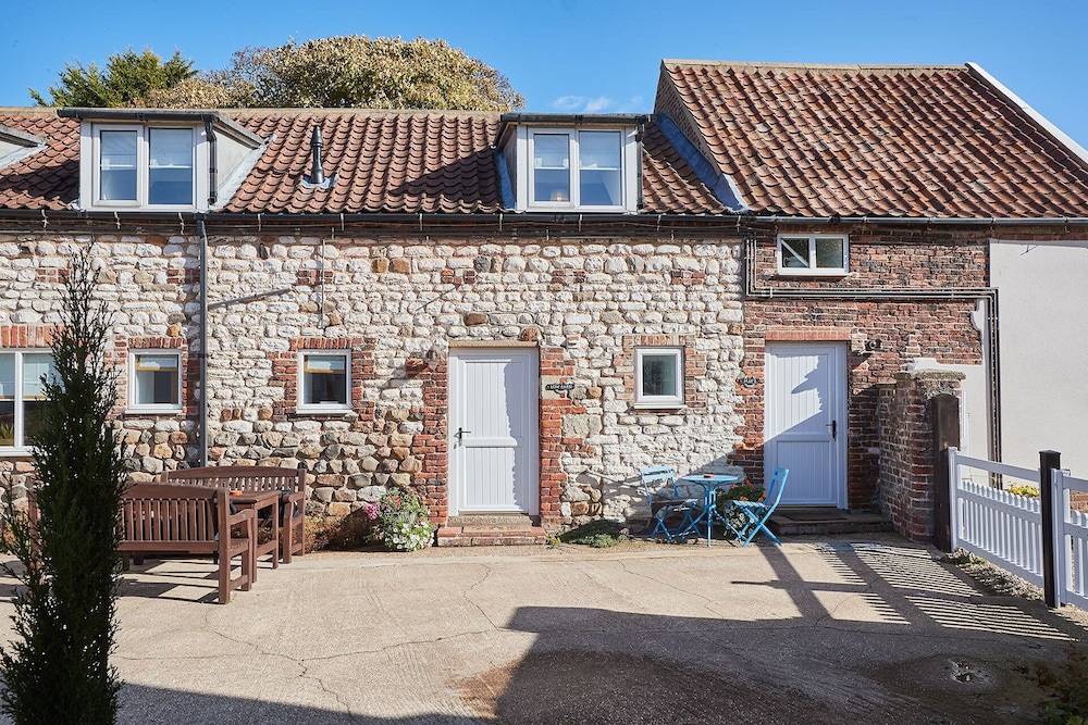 Host Stay Low Barn Cottage