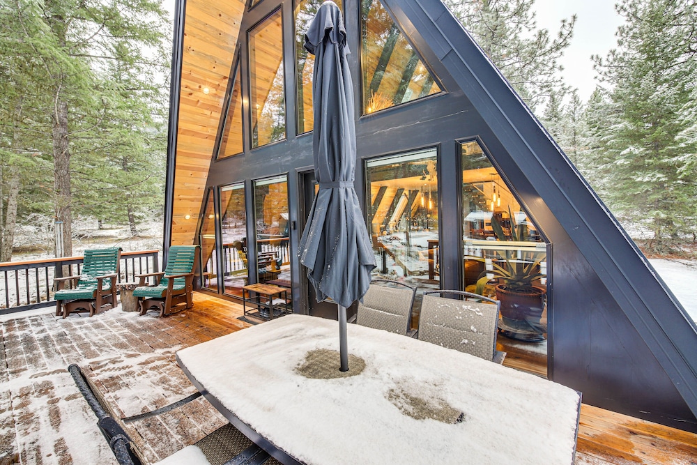 Stunning A-frame Cabin, Steps to Clark Fork River view 3