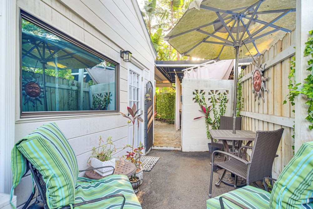 1 Mi to Downtown: Clearwater Apt w/ Private Patio!