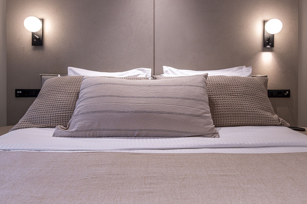Phaedrus Living: Athens Luxury Residences Champagne