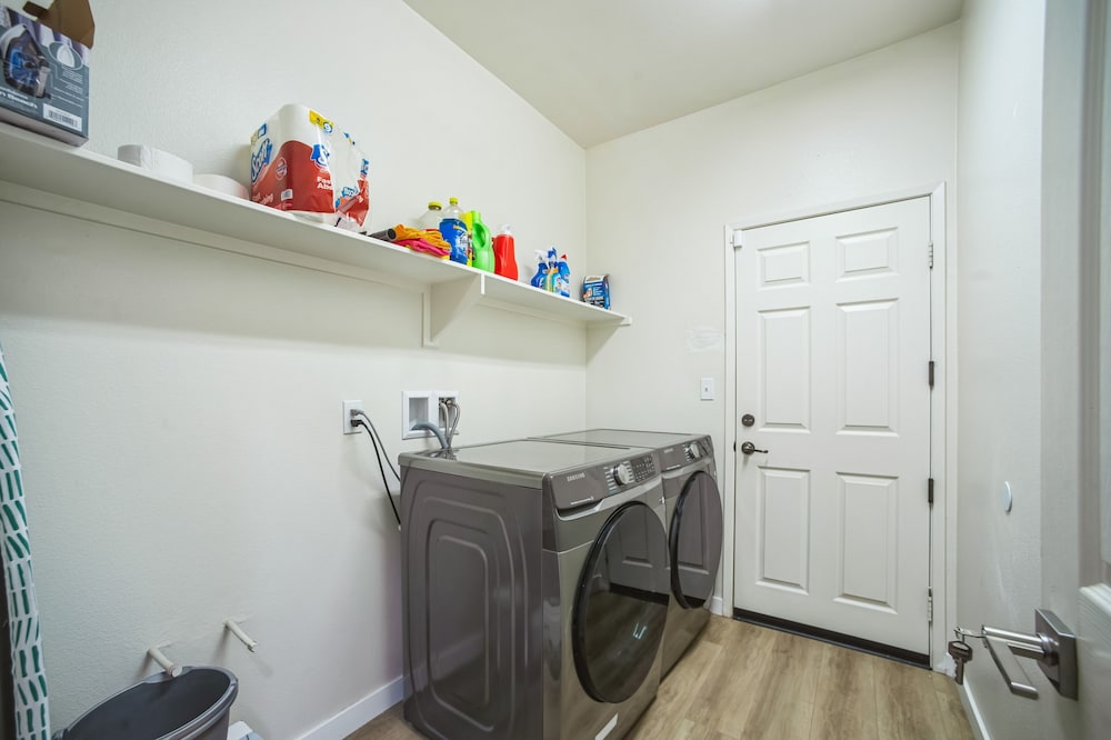 Charming Pet-friendly Getaway In Sunny Beaumont 4 Bedroom Home