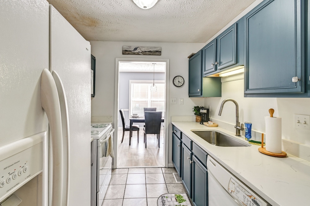 Large Yard, Office Space: Fayetteville Family Home