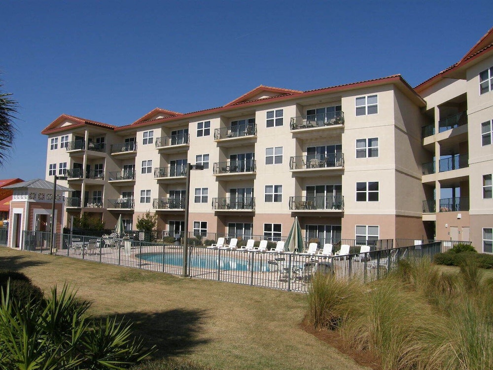 Hotel Emerald Waters by Southern Vacation Rentals - Image 1