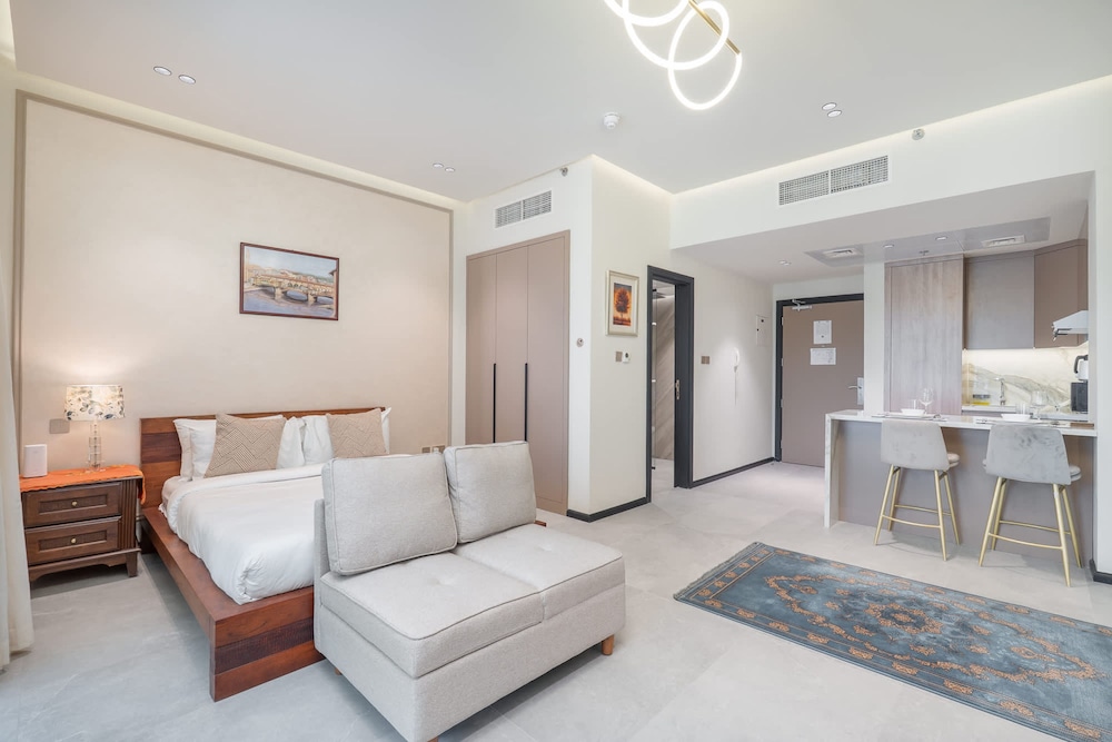 Cozy Studio Near Miracle Garden With Balcony