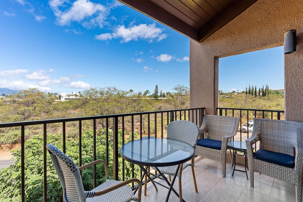 Summer Sale! Deluxe Modern Renovation, Split-ac, Kamaole Sands 4-411, Book Now!