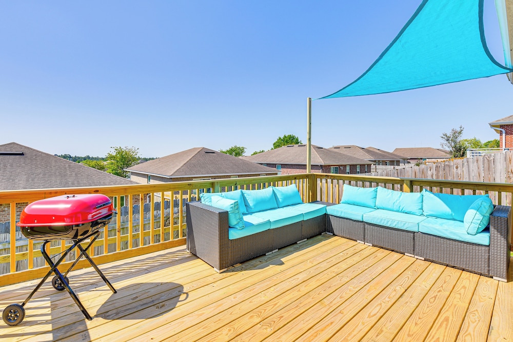 Outdoor Entertaining Space: Family Home in Milton