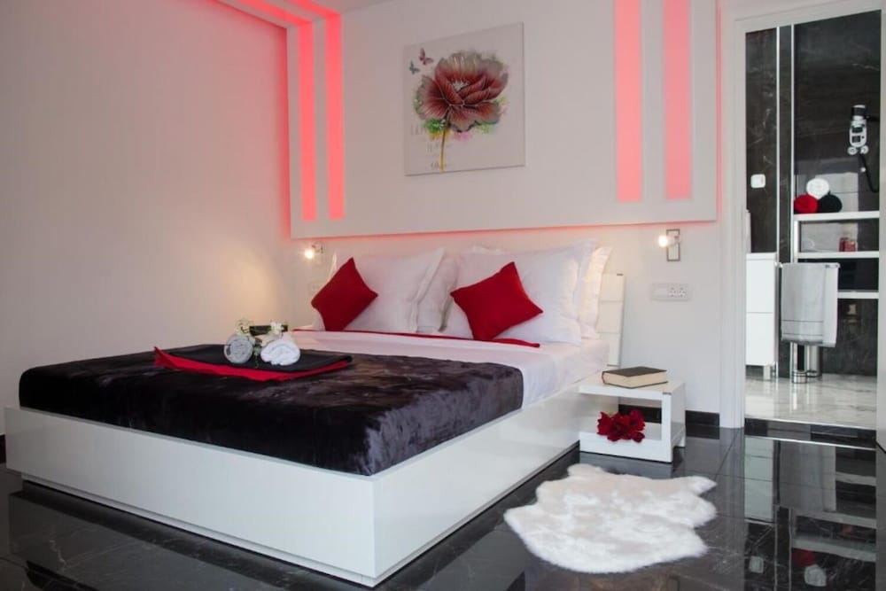 Franco - With sea View and Swimming Pool - H