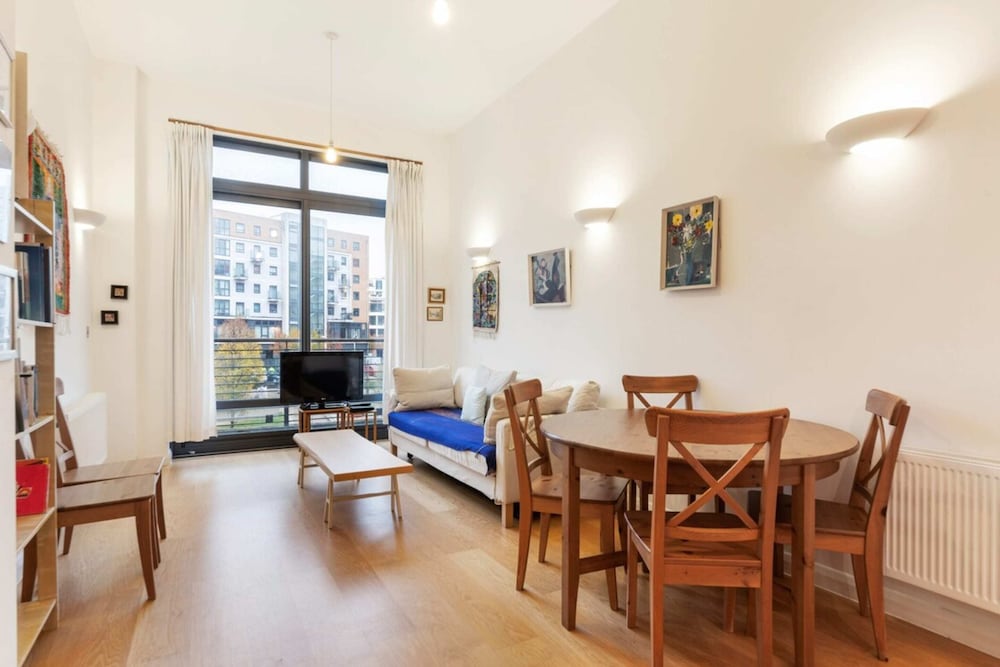 Beautiful 1 Bedroom Apartment in Shepherd's Bush