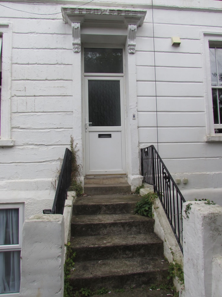 No 8 Apartments
