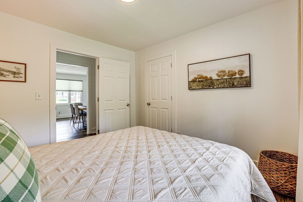 Families Welcome, Fenced Yard: Inviting Greer Home