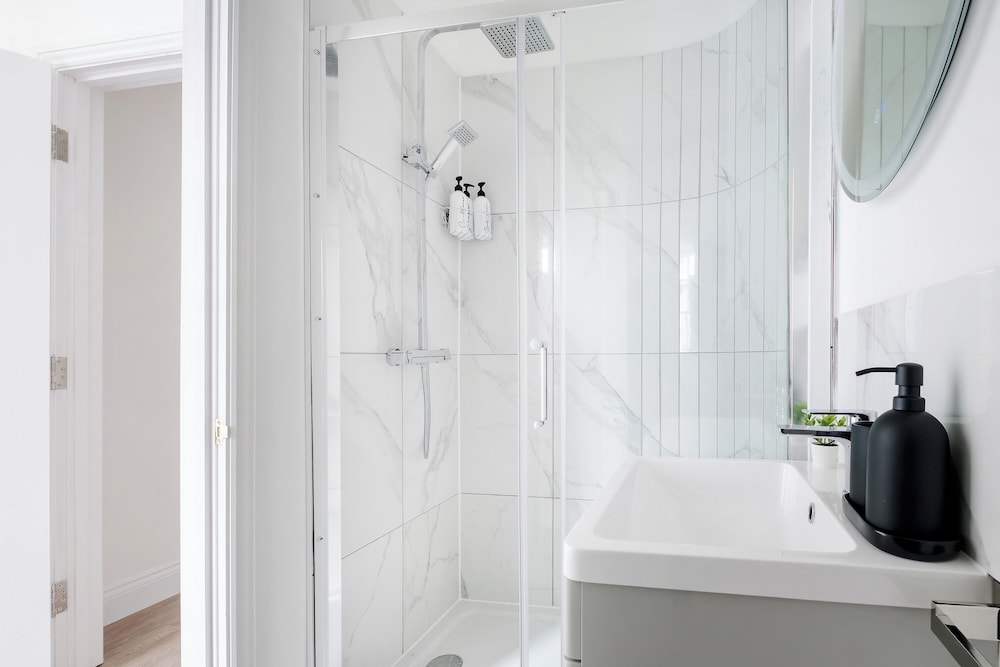 Luxury 4 Bedroom House in Central London