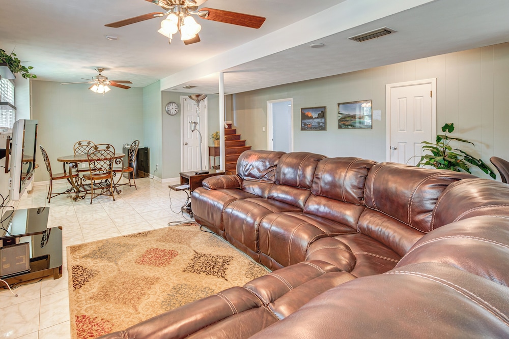 2 Mi to FSU & Famu: Home w/ Spacious Deck!