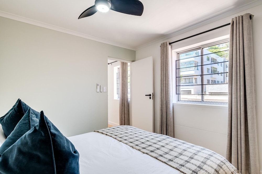 Green Point Modern 2bed Apartment Azura Atlantic