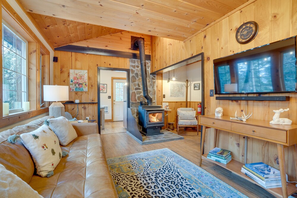 Leavenworth Cabin w/ Private Hot Tub! view 5