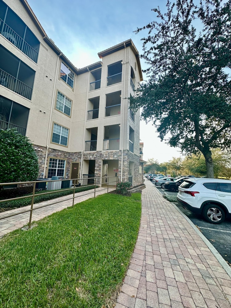 Grand 3BR Luxury Condo Resort Style Near Disney