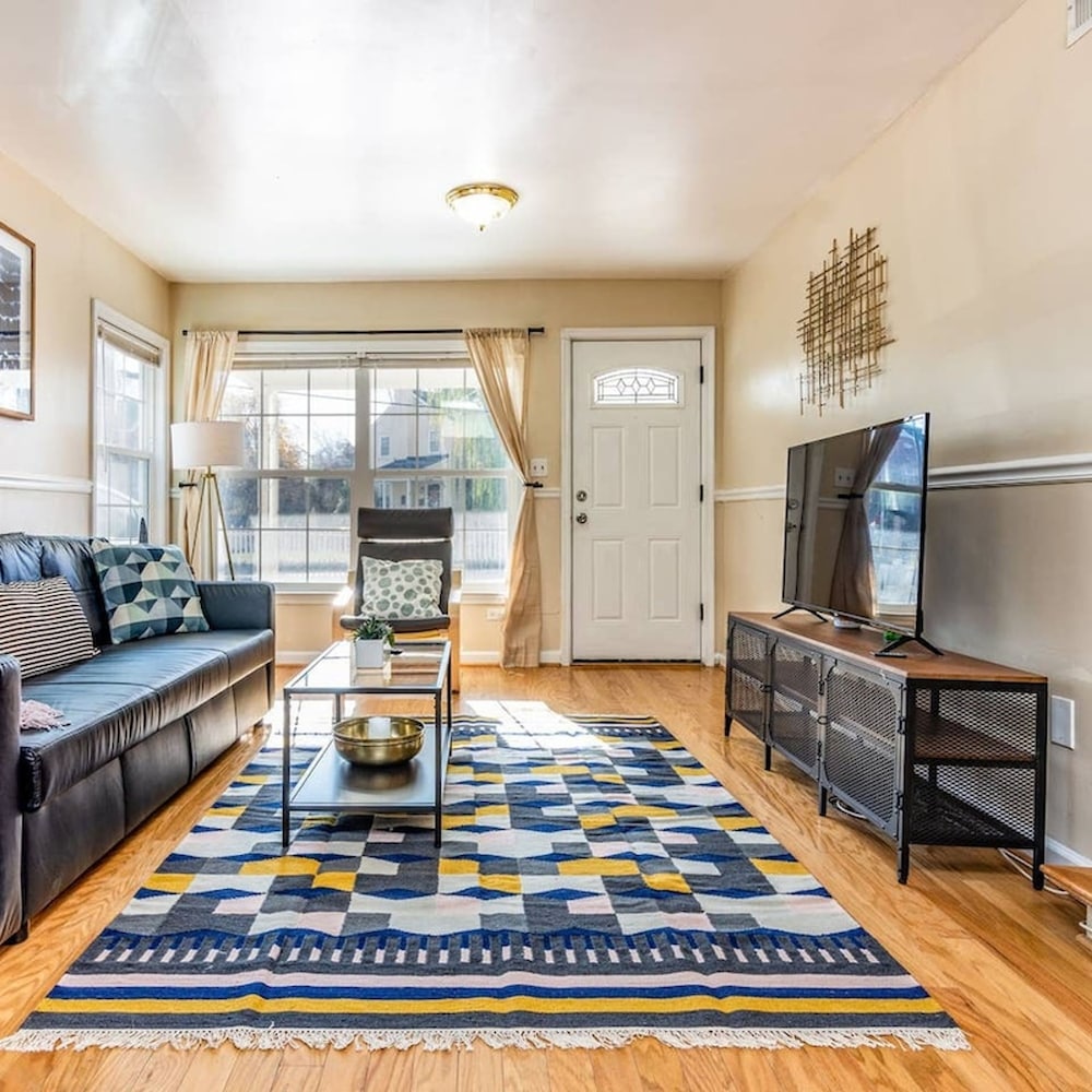 Cozy House 10min to Monuments DC by Cozysuites view 2