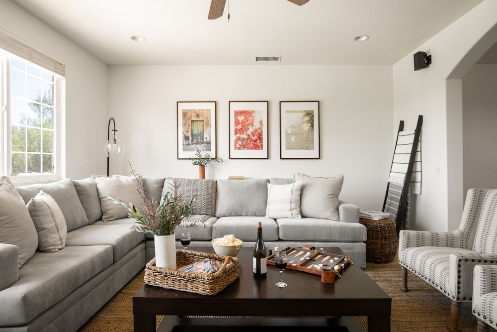 Villa Verdot by Avantstay Spectacular 6 BR Estate w Pool Hot Tub Tennis B-ball Courts
