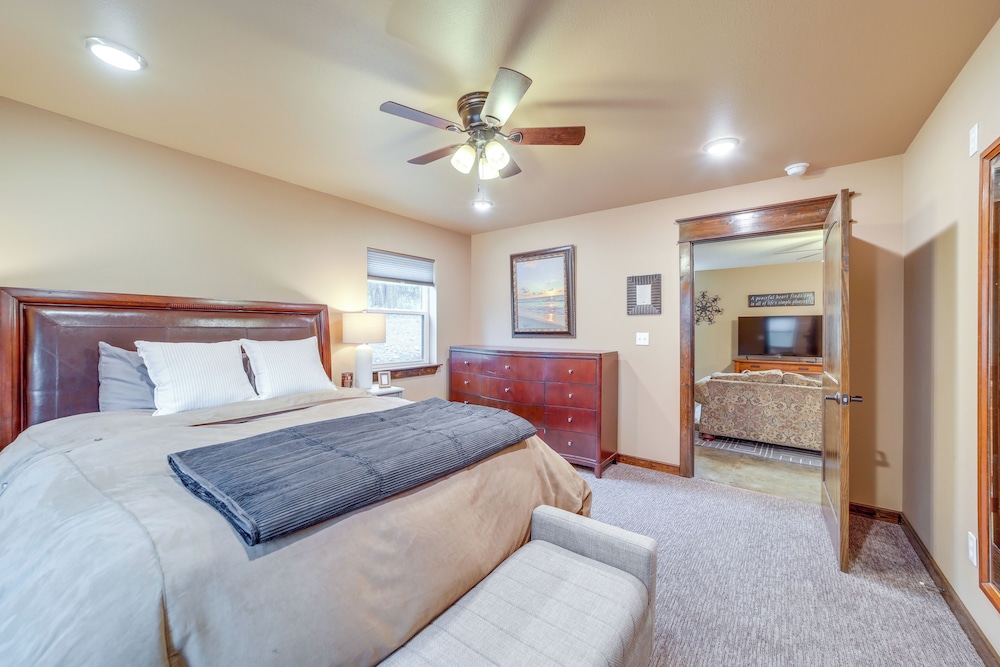 Hunt, Fish & Enjoy the Outdoors: Rural Atoka Home