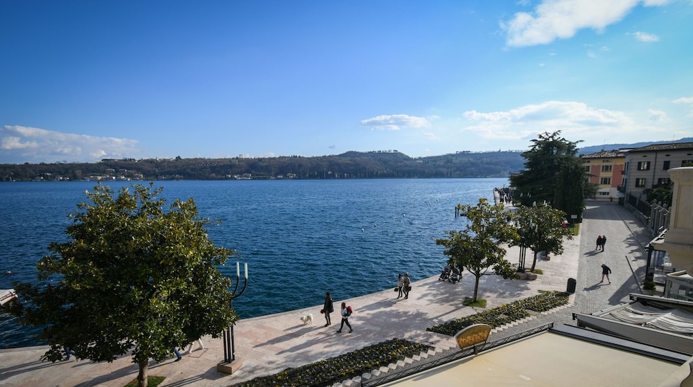 Romantic Benaco Sal - App 02