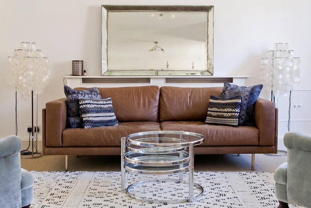 Traditional 2-bed Apartment Notting Hill