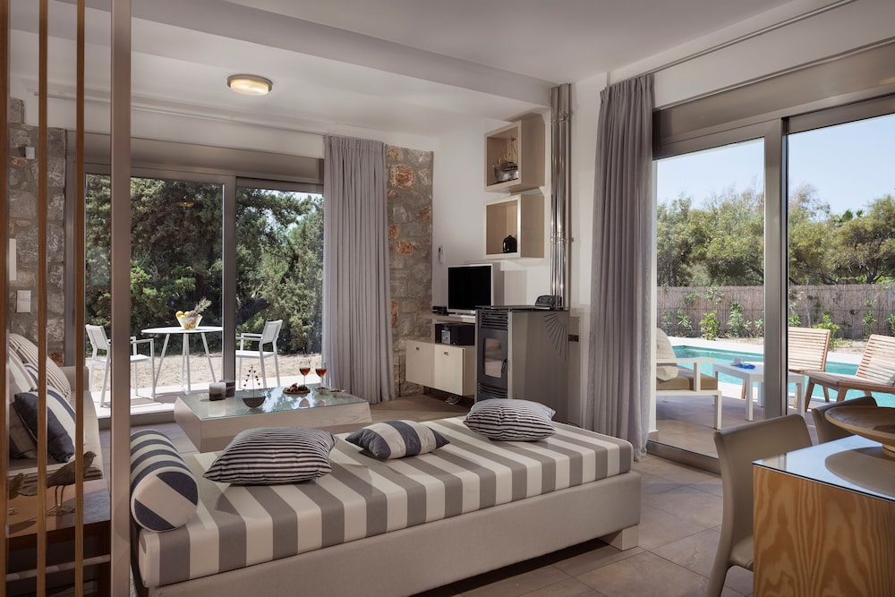 Cedar Bay Beachside Villas