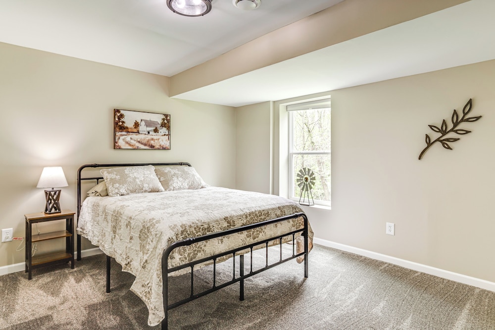 8 Mi to Ark Encounter: Family Home w/ Deck & Grill