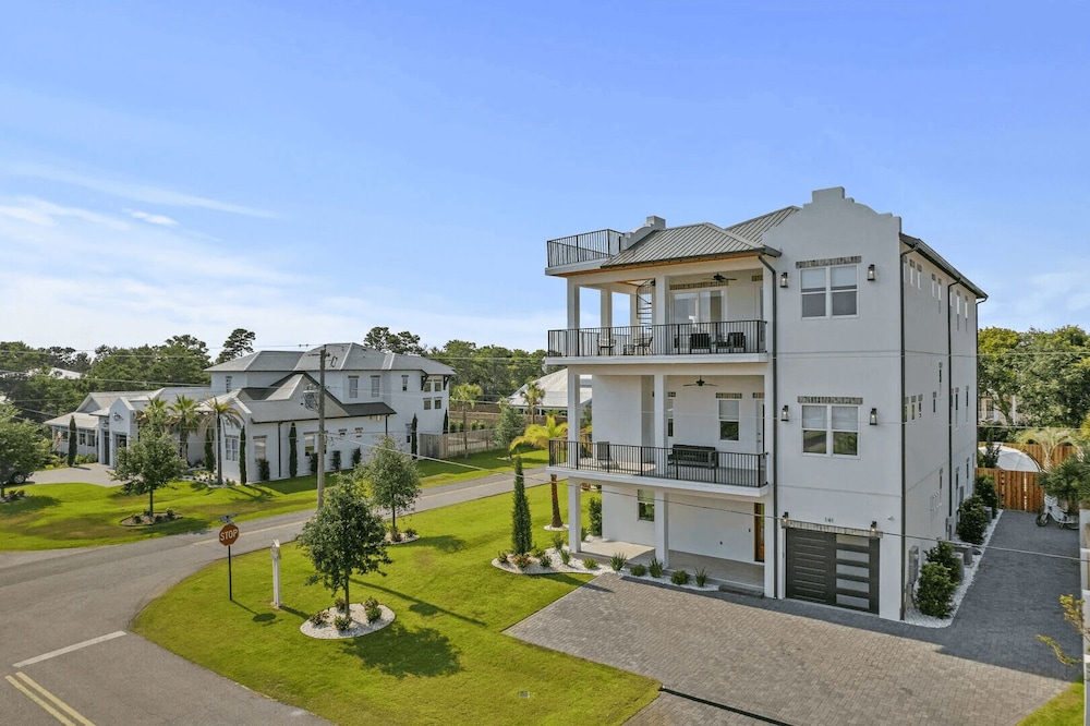 30A Born 2 Beach by Avantstay Luxury Gulf Views w/ Private Pool