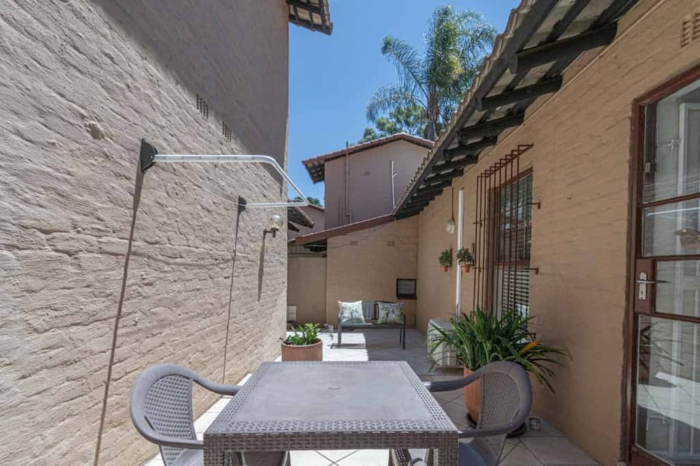 Birdsong in Sandton and Charming Townhouse Retreat