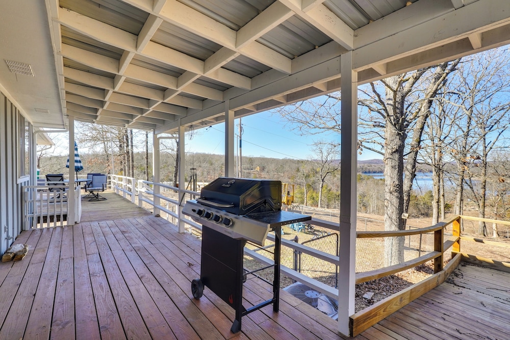 Deck & Lake Views: Modern Eagle Rock Gem