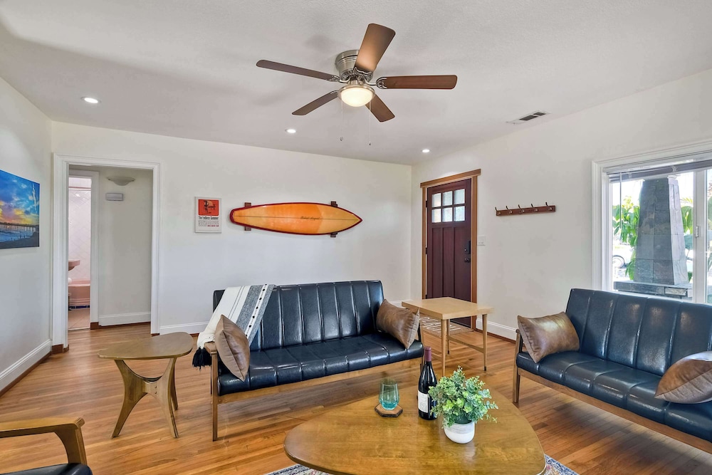 Vintage Beach Bungalow - For 6!