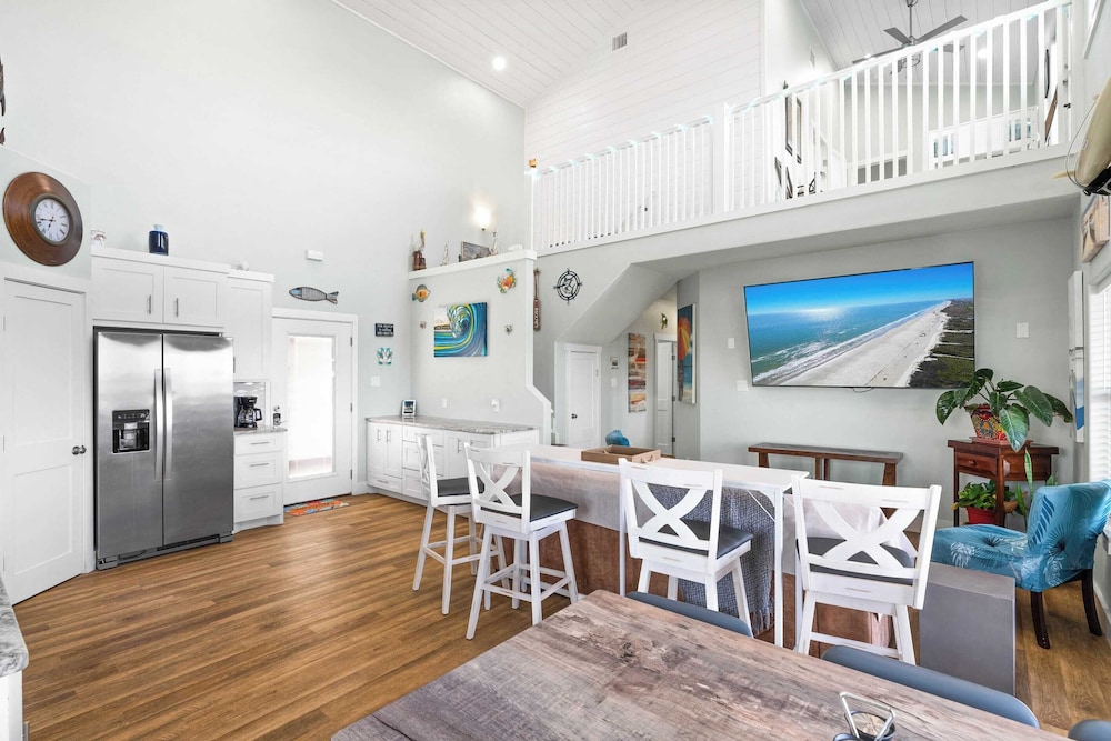 Laguna Sunrise Water Views, Private Pool + Minutes to Padre Island & Beaches