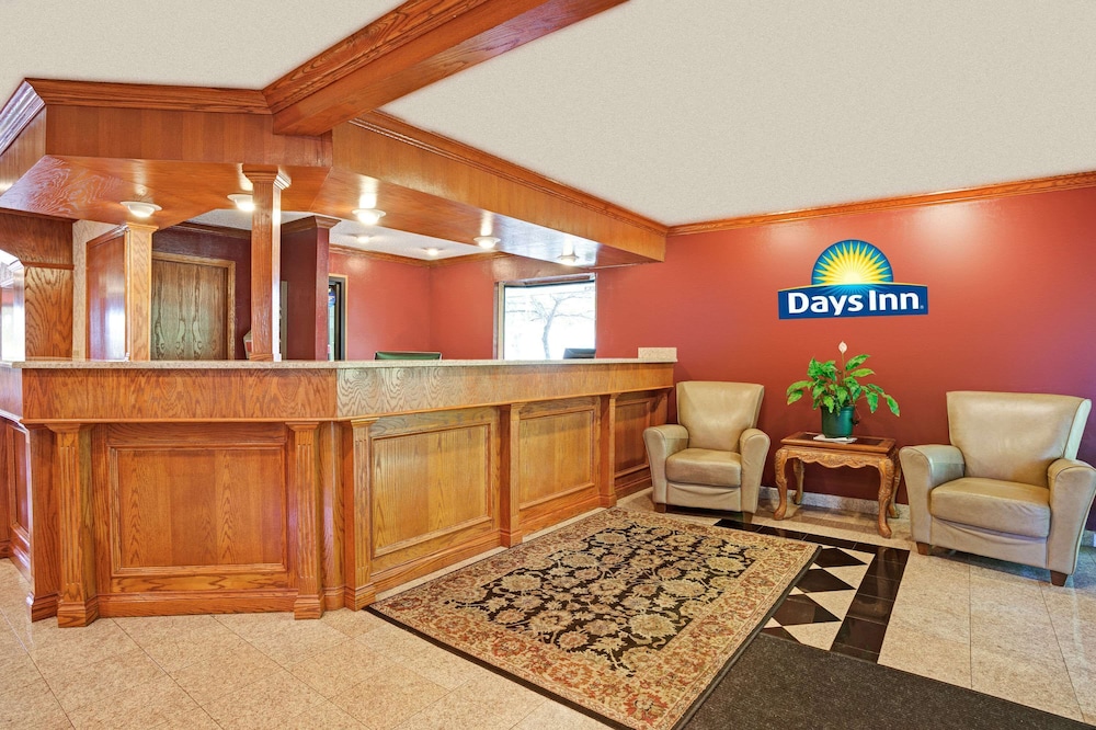 Days Inn & Suites by Wyndham Monroe view 5