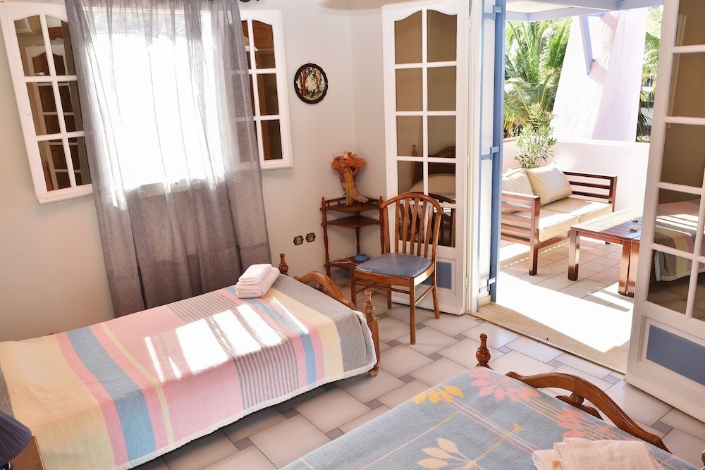 Tzivras Villa & Apartments