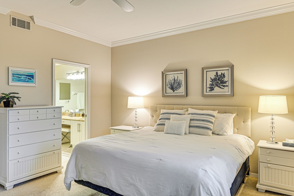 Golf, Swim & Relax! Condo 8 Mi to Dtwn Naples