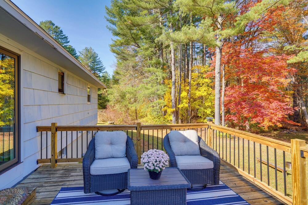 1 Mi to Dtwn: Cottage w/ Large Yard in Stockbridge