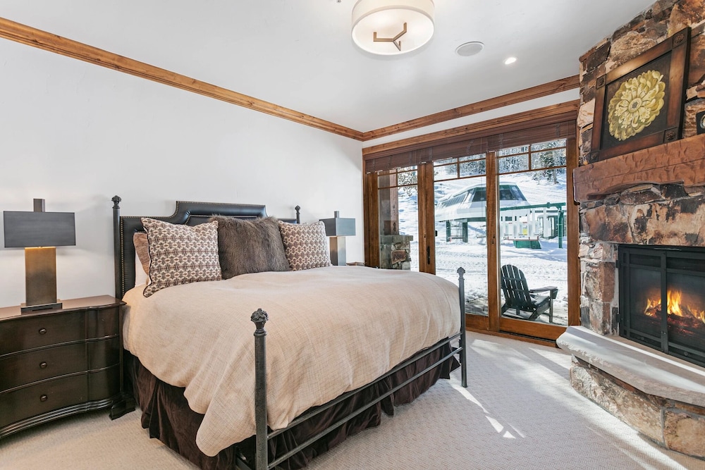 Grand Lodge - 3 Bedroom Deluxe #304 - Ski-in/out 3 Condo