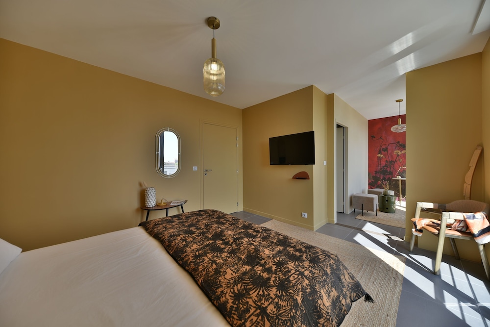 hotel room
