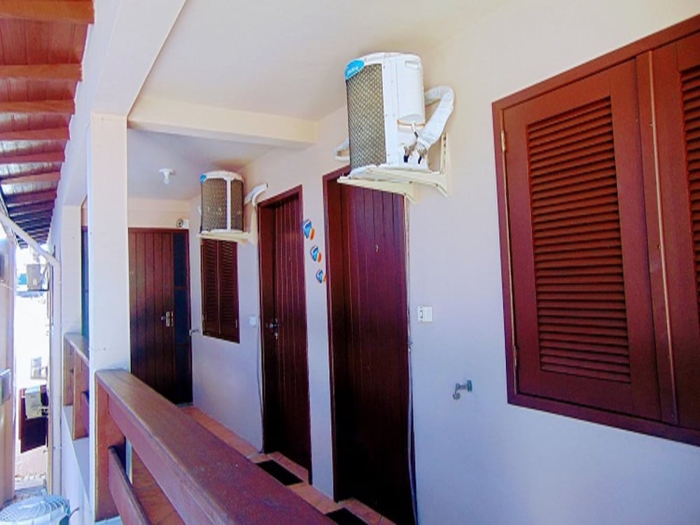 Ingleses Residence